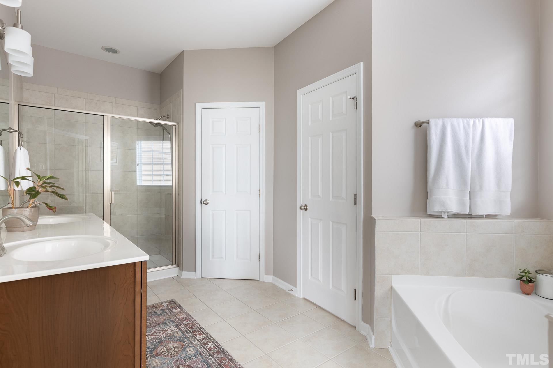 1148 Chapanoke Road Raleigh, NC 27603 - Photo 23 of 47 a bathroom with a sink and a bathtub