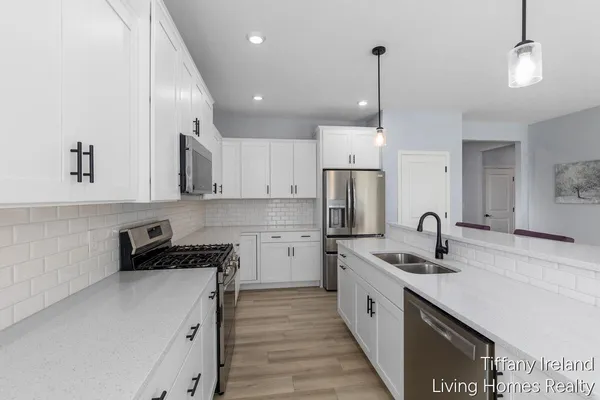 $499,900 | 2911 Isle Grand Drive, Belmont, MI 49306