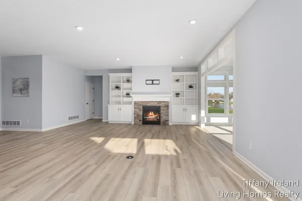 $499,900 | 2911 Isle Grand Drive, Belmont, MI 49306