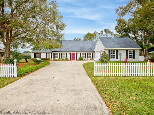 3107 Divot Road Sebring, FL 33872 - Photo 3 of 43 Gallery Image 3