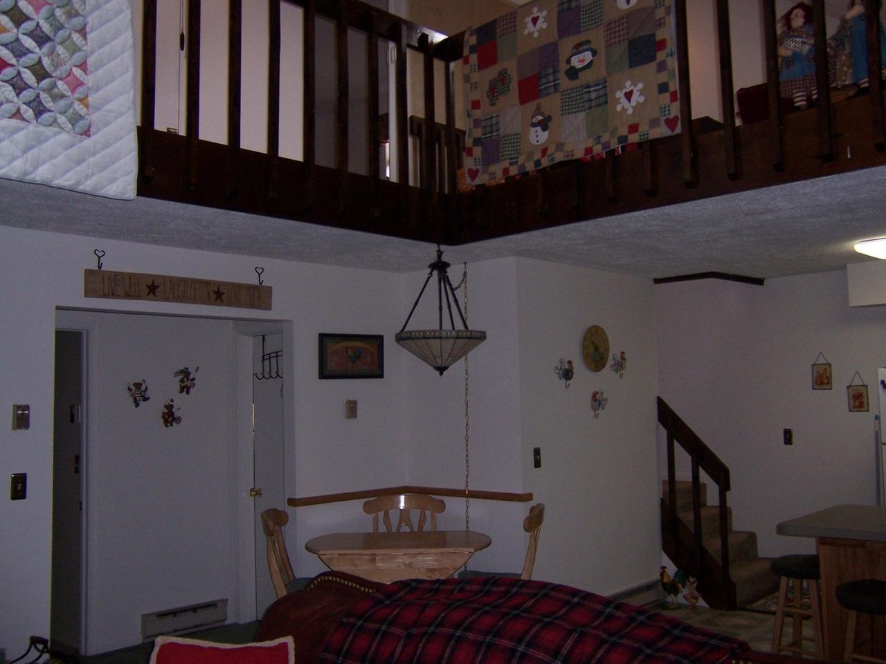 2004 Ridge Road Pocono Lake, PA 18347 - Photo 4 of 11 dining area