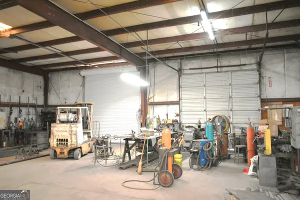 a view of a parking area