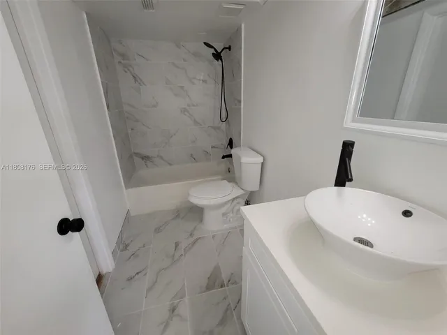 $1,950 | 2881 North Oakland Forest Drive, Unit 309, Oakland Park, FL 33309