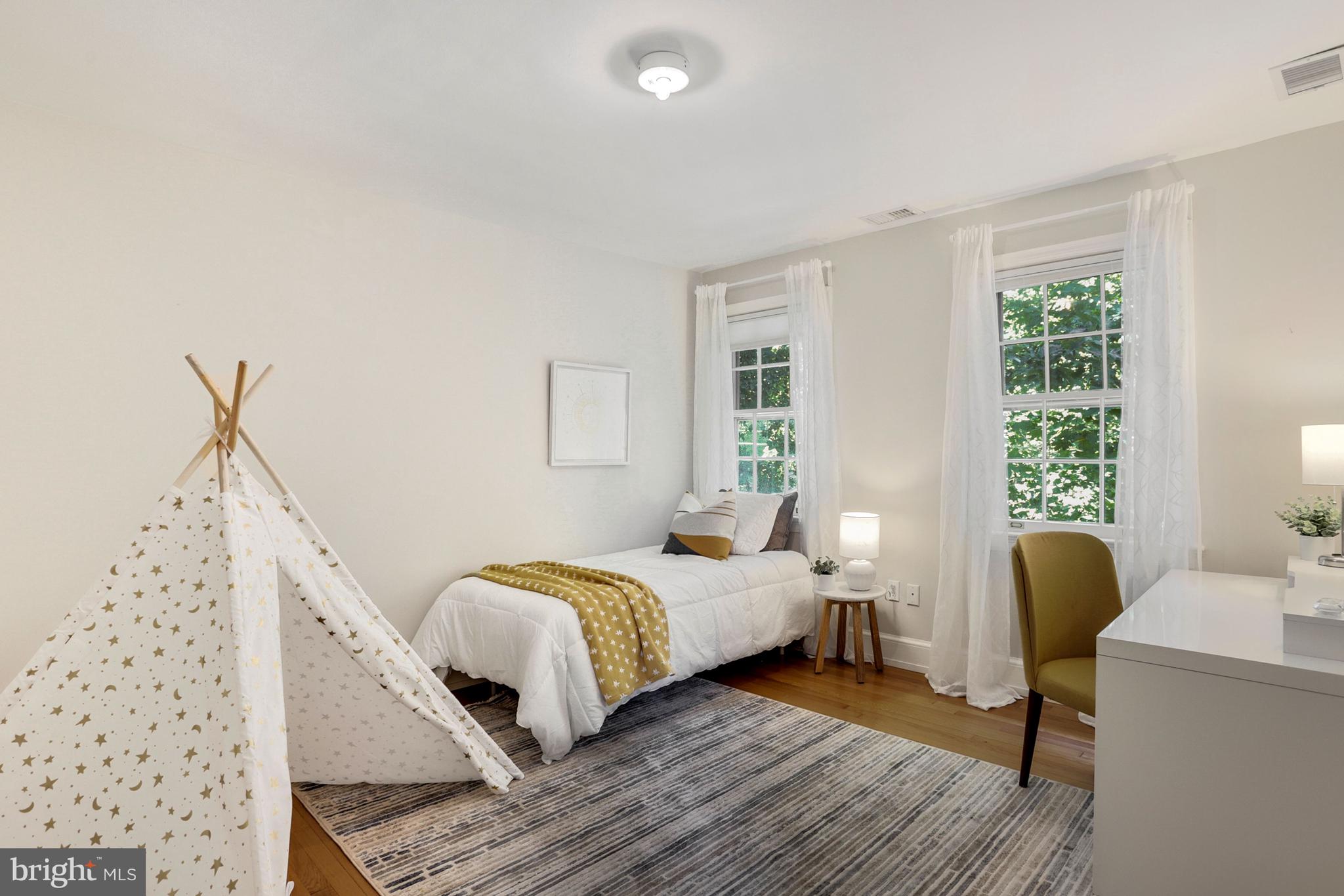 3501 30th Street Northwest Washington, DC 20008 - Photo 17 of 41 Nice size second bedroom large, large closet and p