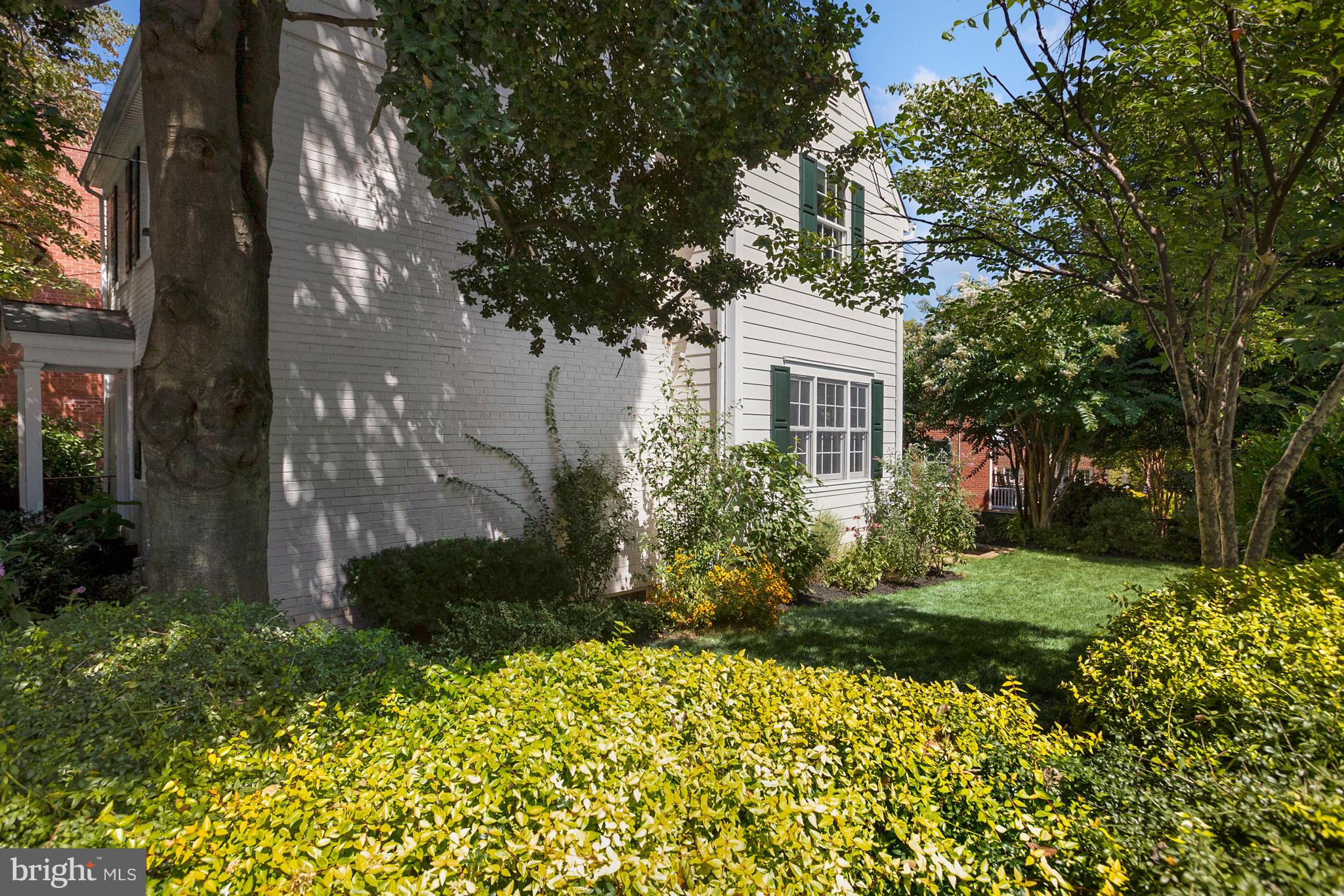 3501 30th Street Northwest Washington, DC 20008 - Photo 41 of 41 This view shows the fully fenced garden with lovel