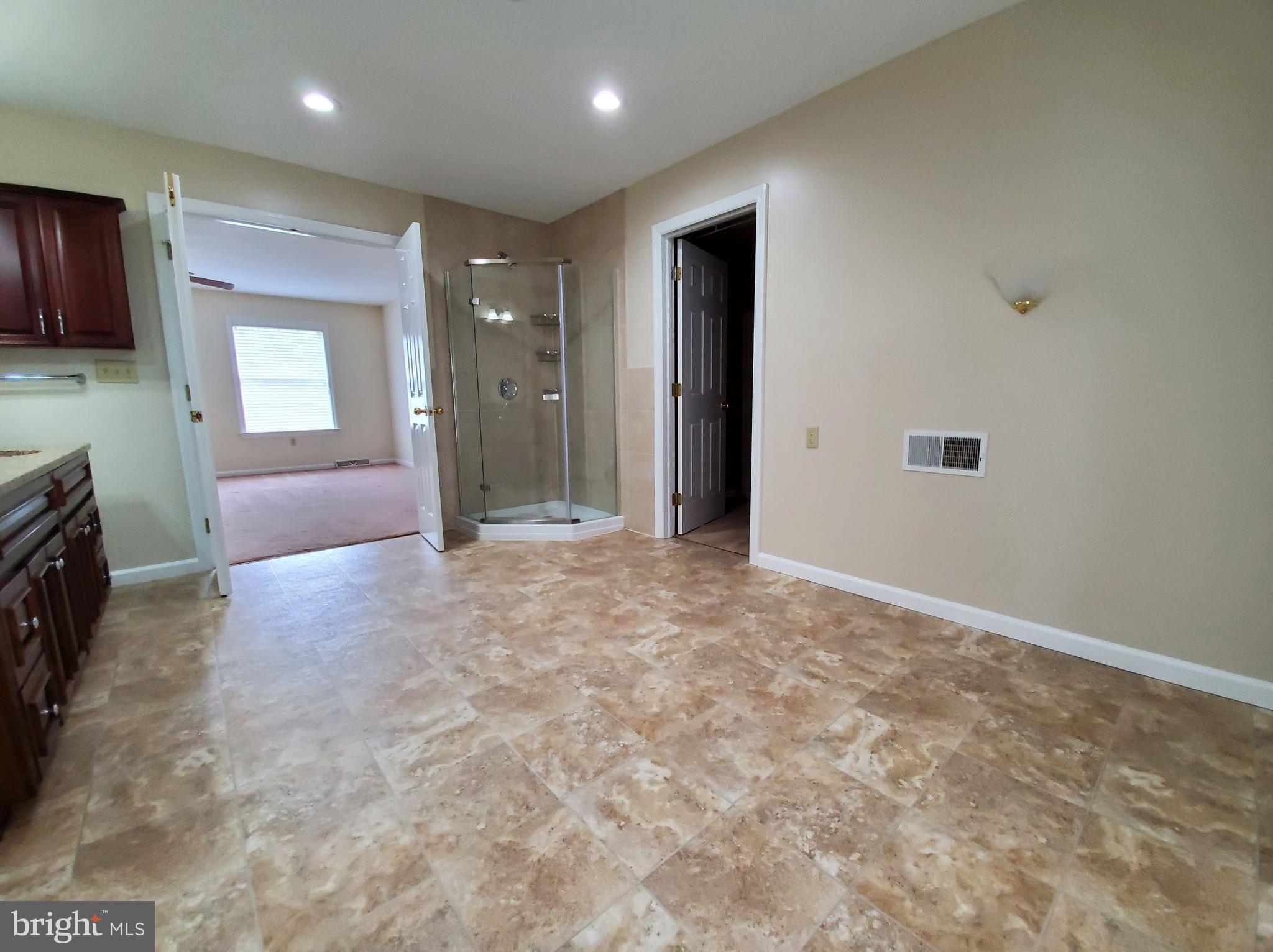 750 Junction Road Manheim, PA 17545 - Photo 35 of 63 Bath #1 toward Walk-In Closet and Bed #1