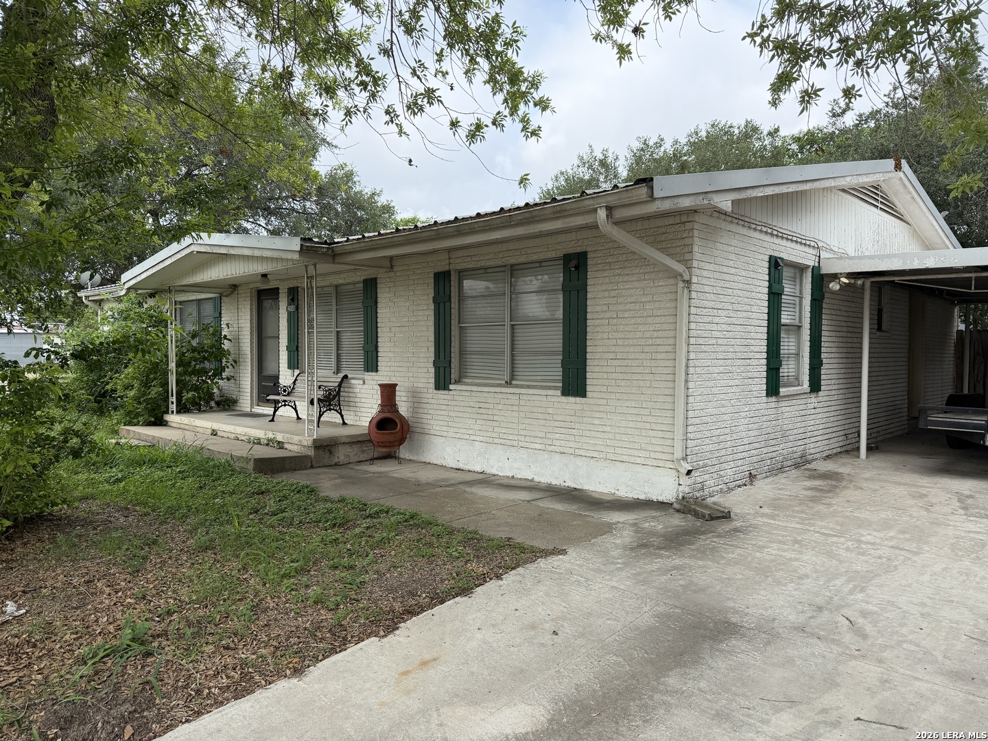 208 South Caves Avenue Three Rivers, TX 78060 - Photo 3 of 13