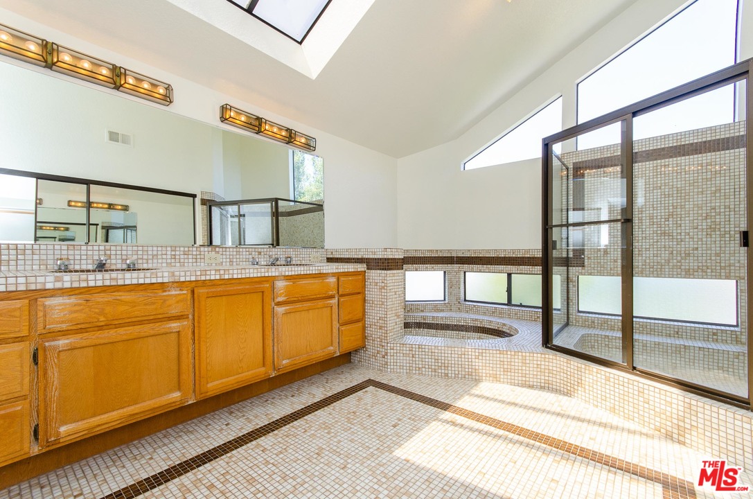 1 Rincon Irvine, CA 92620 - Photo 8 of 54