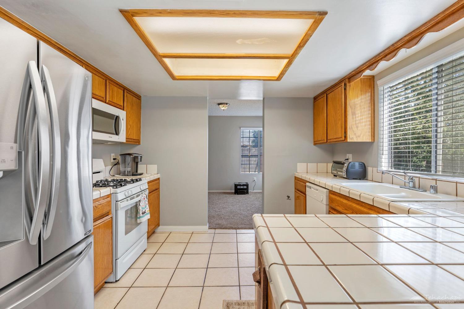 810 Elm Street Tehachapi, CA 93561 - Photo 4 of 17 Gallery Image 4