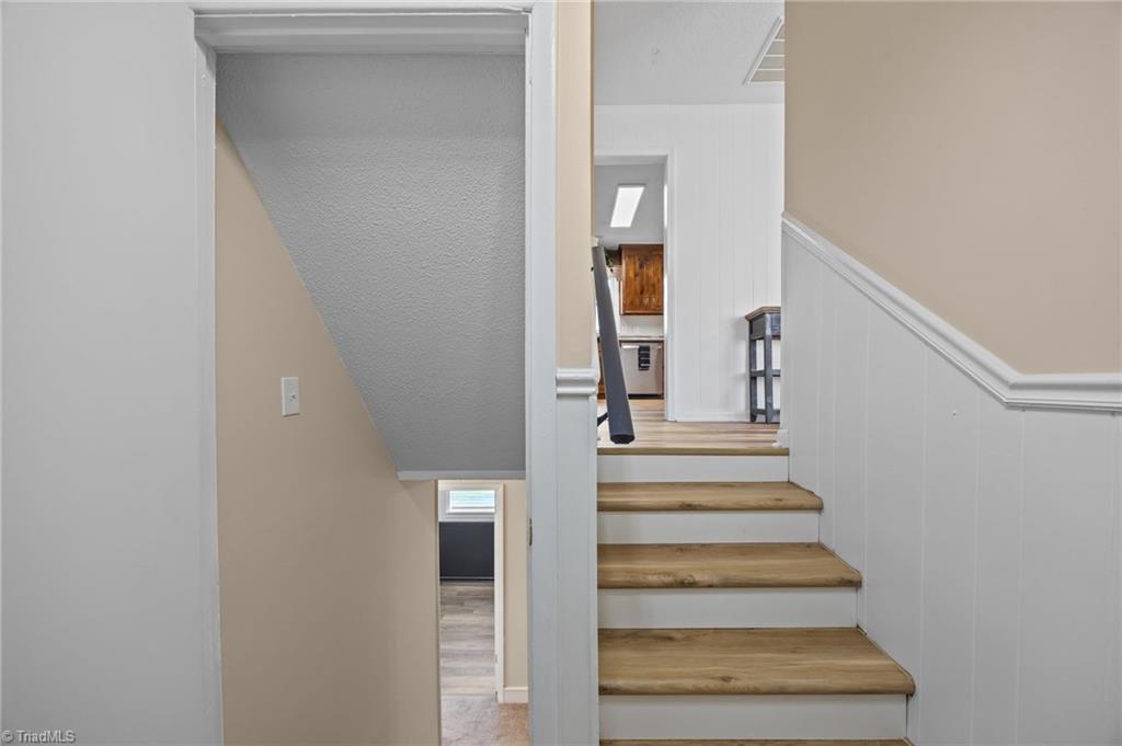 1702 Rankin Mill Road Greensboro, NC 27405 - Photo 2 of 47 Foyer