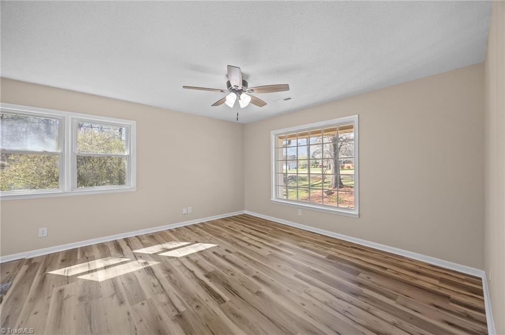 1702 Rankin Mill Road Greensboro, NC 27405 - Photo 4 of 47 Living room