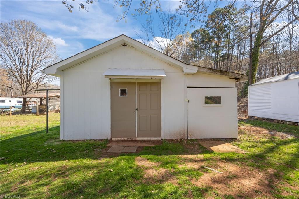 1702 Rankin Mill Road Greensboro, NC 27405 - Photo 46 of 47 Wired shop