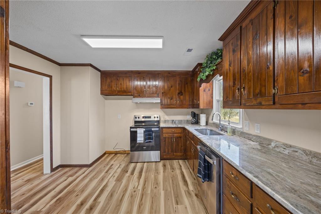 1702 Rankin Mill Road Greensboro, NC 27405 - Photo 8 of 47 Kitchen