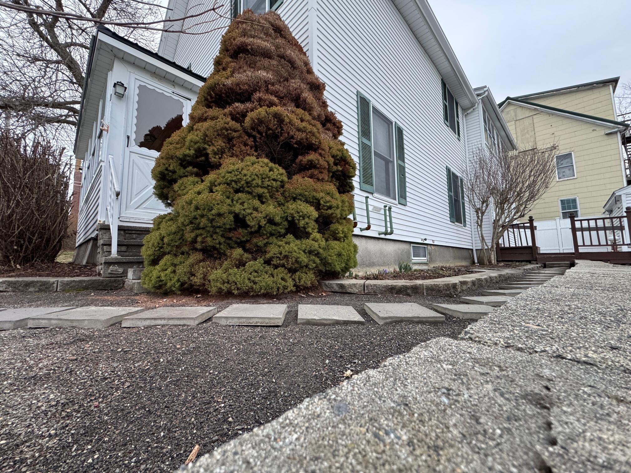 33 Franklin Street Augusta, ME 04330 - Photo 31 of 34 31) Landscaping