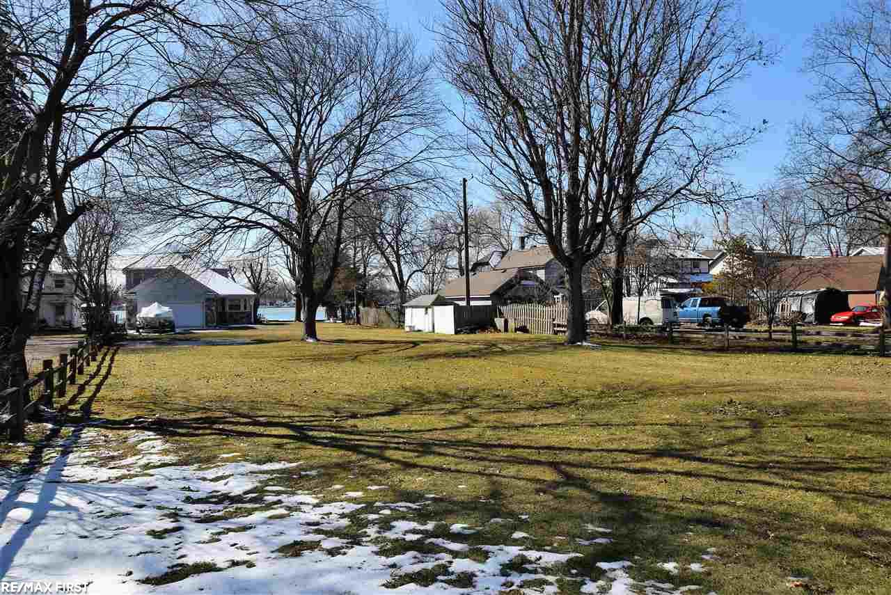 2833 Pointe Tremble Road Algonac, MI 48001 - Photo 10 of 43 31341933-9.JPG