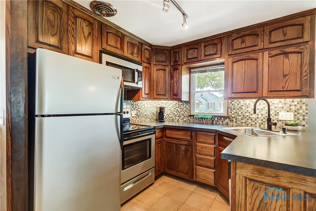 4308 Bowen Road Toledo, OH 43613 - Photo 17 of 44 Gallery Image 17