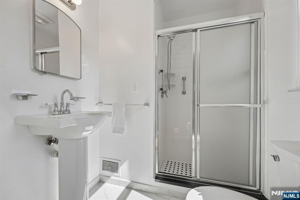 71 Ridge Road Cedar Grove, NJ 07009 - Photo 13 of 27