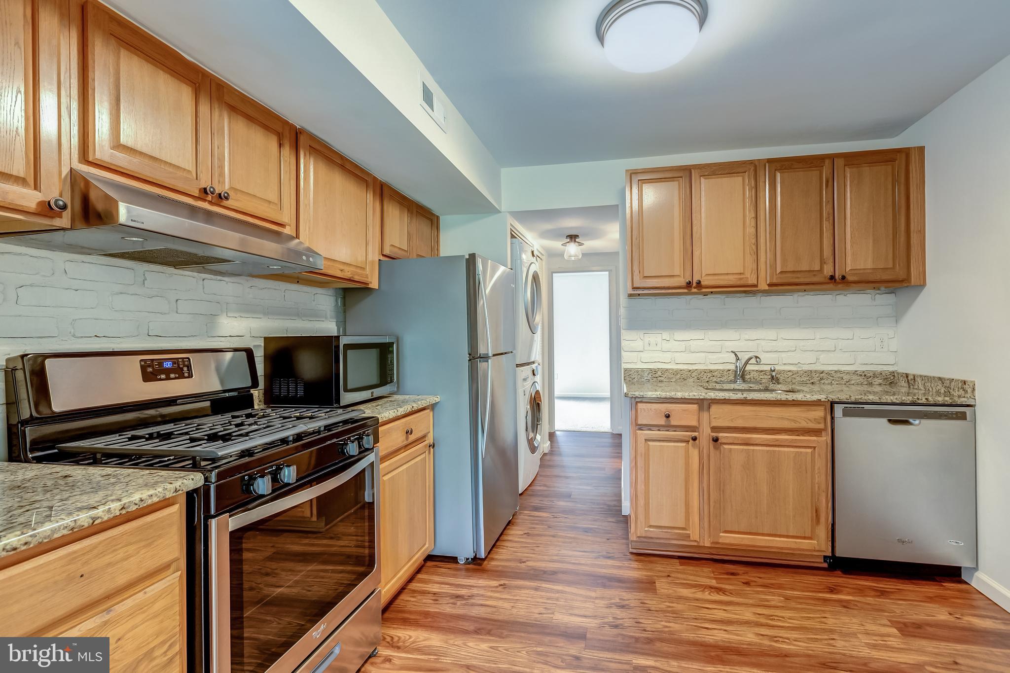 2012 Colts Neck Road, Unit 1A Reston, VA 20191 - Photo 11 of 23 Beautiful granite kitchen with gas stove.