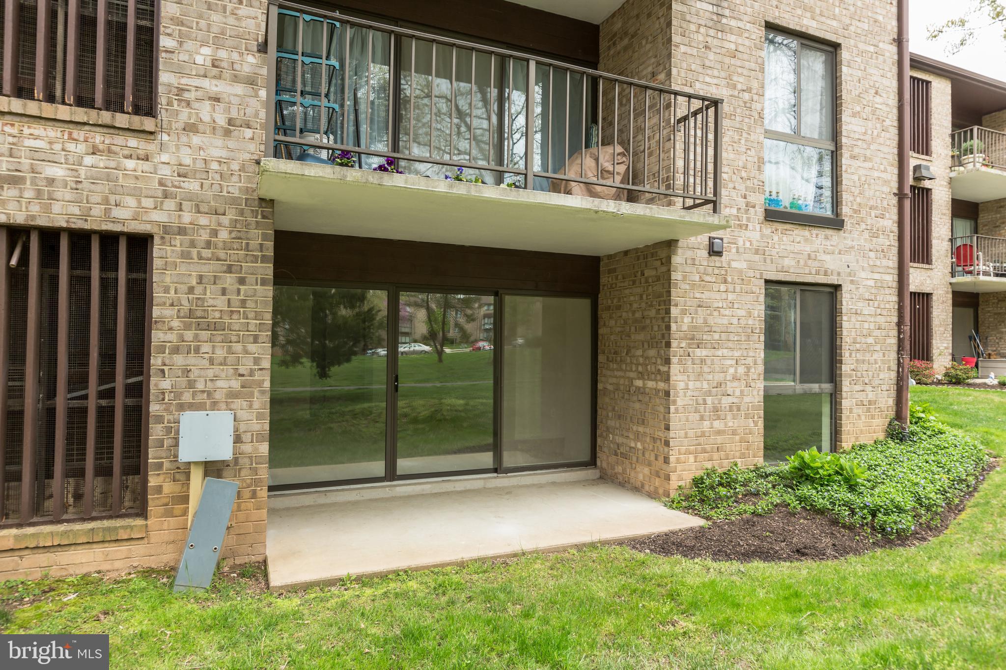 2012 Colts Neck Road, Unit 1A Reston, VA 20191 - Photo 6 of 23 Back patio