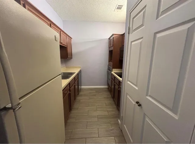 $1,095 | 2105 Count Fleet Drive, Unit 212, Arlington, TX 76011