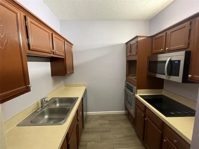 $1,095 | 2105 Count Fleet Drive, Unit 212, Arlington, TX 76011