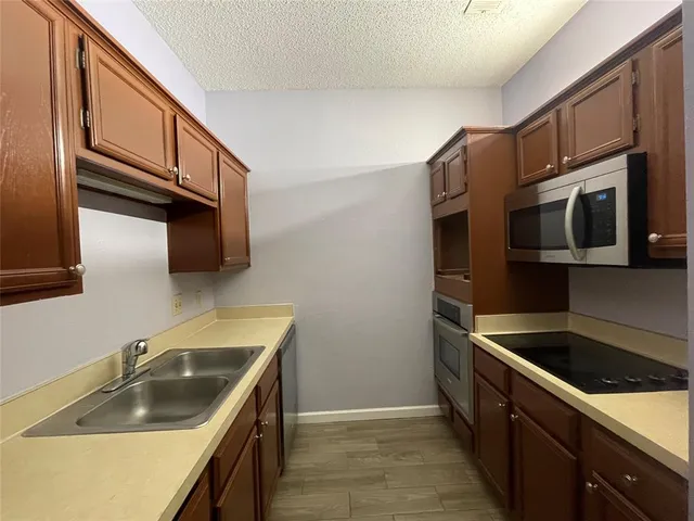 $1,095 | 2105 Count Fleet Drive, Unit 212, Arlington, TX 76011