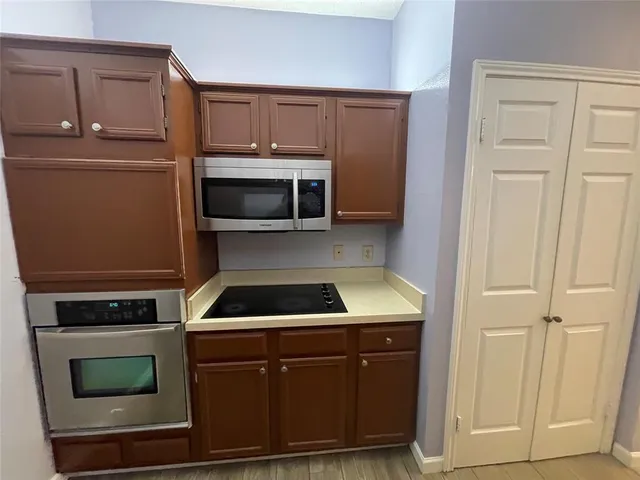 $1,095 | 2105 Count Fleet Drive, Unit 212, Arlington, TX 76011