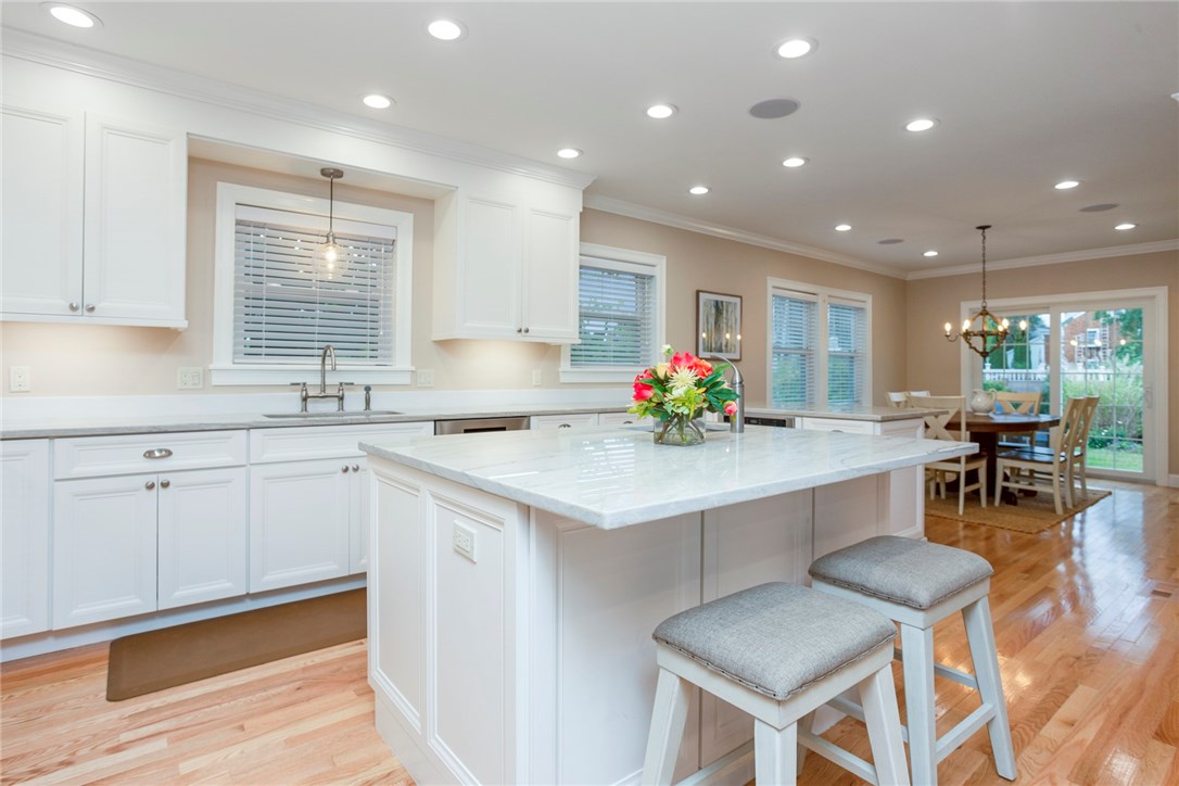 32 Rodman Street Narragansett, RI 02882 - Photo 13 of 47