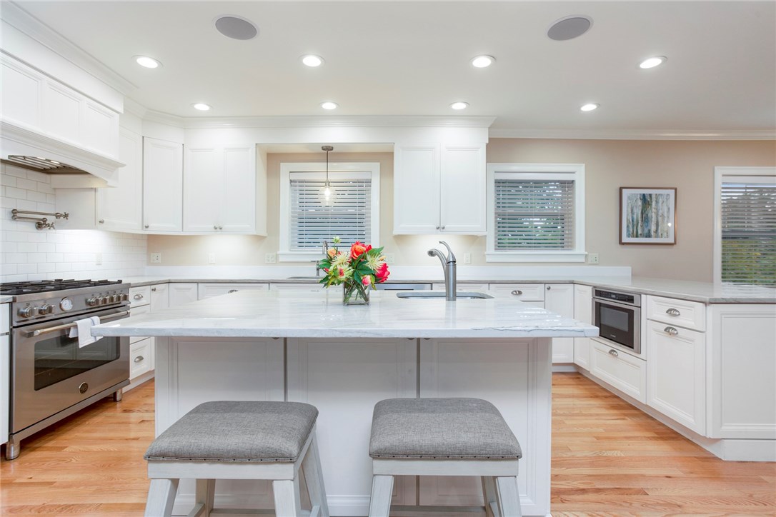 32 Rodman Street Narragansett, RI 02882 - Photo 14 of 47