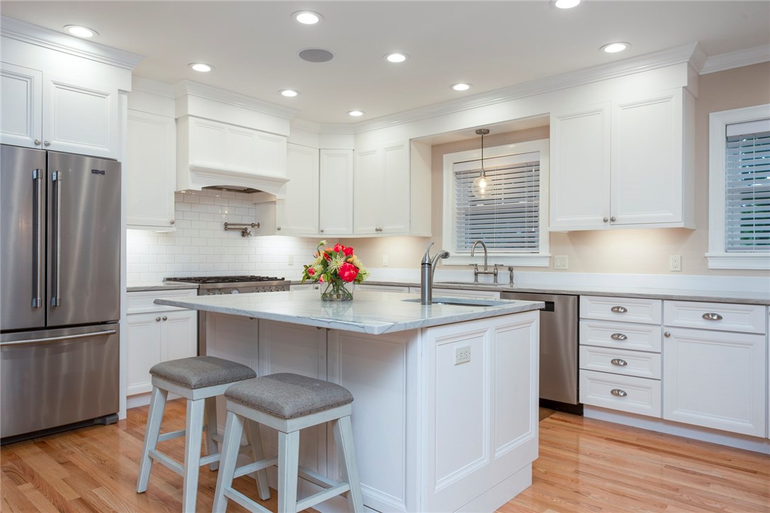 32 Rodman Street Narragansett, RI 02882 - Photo 15 of 47