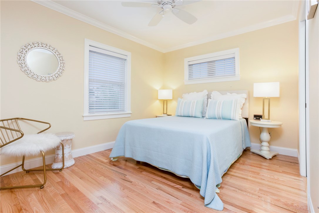 32 Rodman Street Narragansett, RI 02882 - Photo 16 of 47