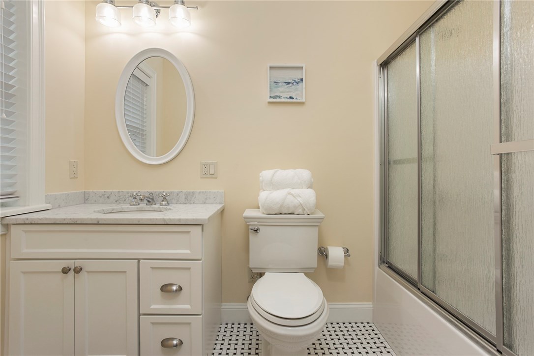 32 Rodman Street Narragansett, RI 02882 - Photo 17 of 47