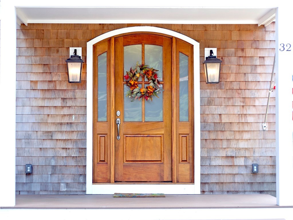 32 Rodman Street Narragansett, RI 02882 - Photo 2 of 47 Elegant Front Entrance