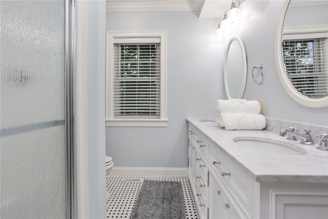 32 Rodman Street Narragansett, RI 02882 - Photo 25 of 47