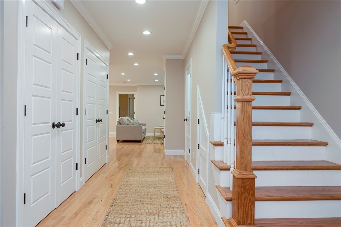 32 Rodman Street Narragansett, RI 02882 - Photo 5 of 47