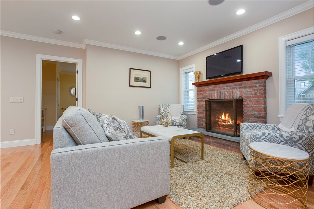 32 Rodman Street Narragansett, RI 02882 - Photo 7 of 47