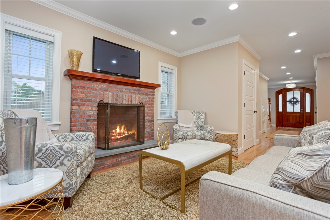 32 Rodman Street Narragansett, RI 02882 - Photo 8 of 47