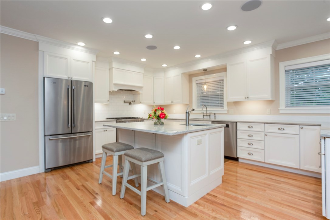 32 Rodman Street Narragansett, RI 02882 - Photo 10 of 47