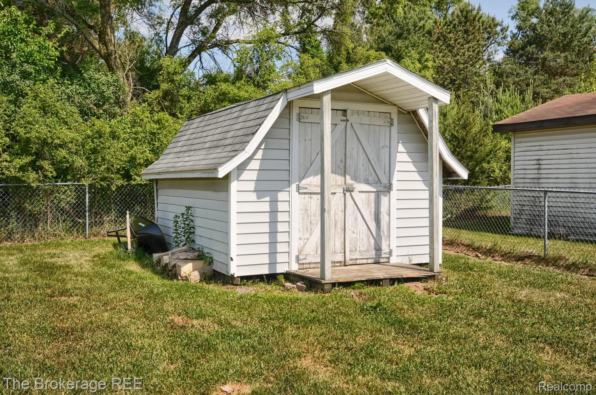 6060 Johnson Road Flushing, MI 48433 - Photo 32 of 33 SD3_4283-HDR(5).jpg