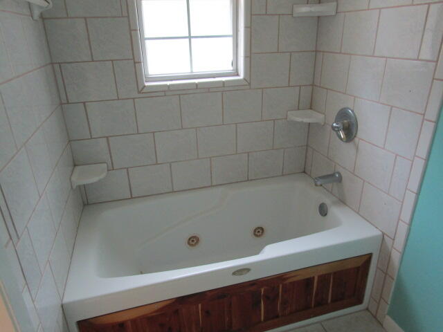 1112 Country Living Road Baker, FL 32531 - Photo 9 of 16 a bathroom with a tub