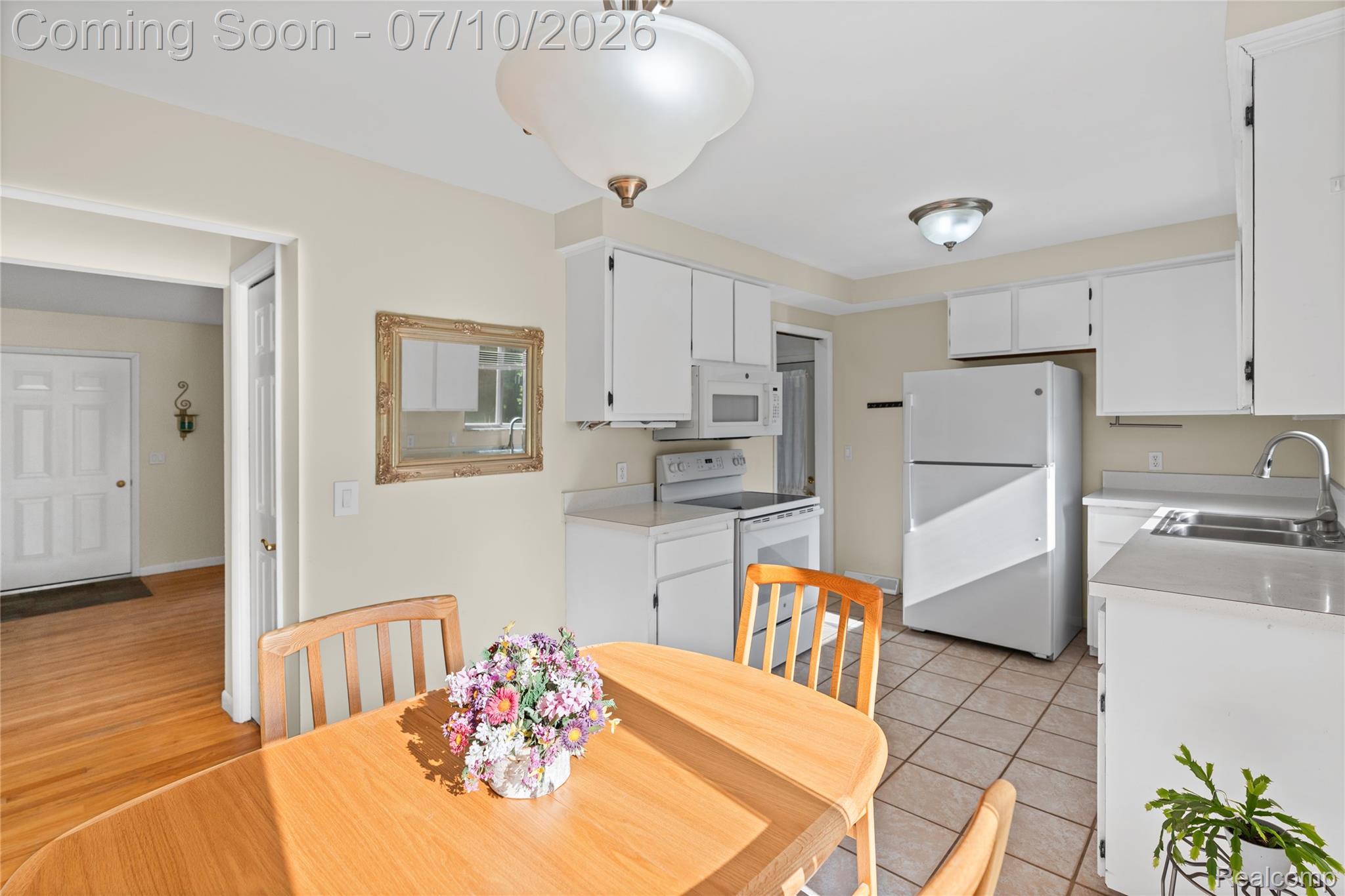 1715 North Oxford Road Oxford, MI 48371 - Photo 9 of 29 1715 N Oxford Rd 26.jpg