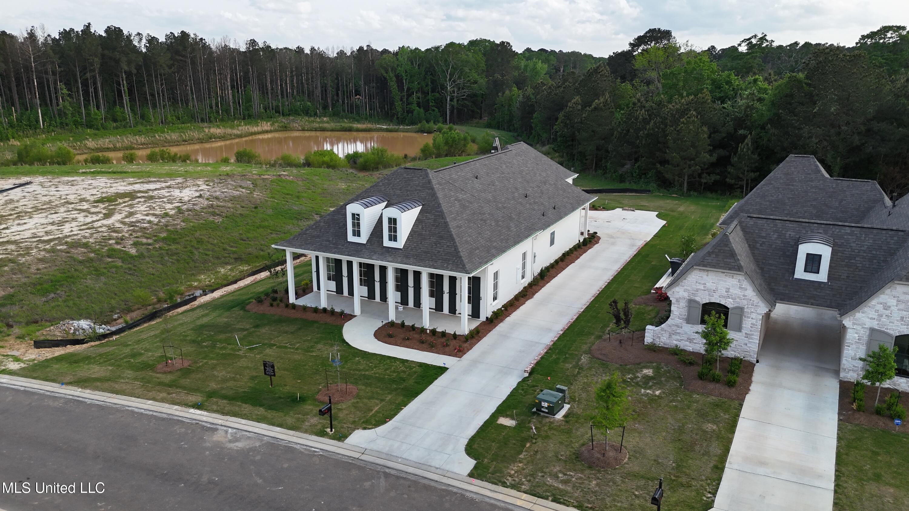 612 Big Vly Loop Flowood, MS 39232 - Photo 2 of 8 dji_fly_20250420_171238_0321_17451916373