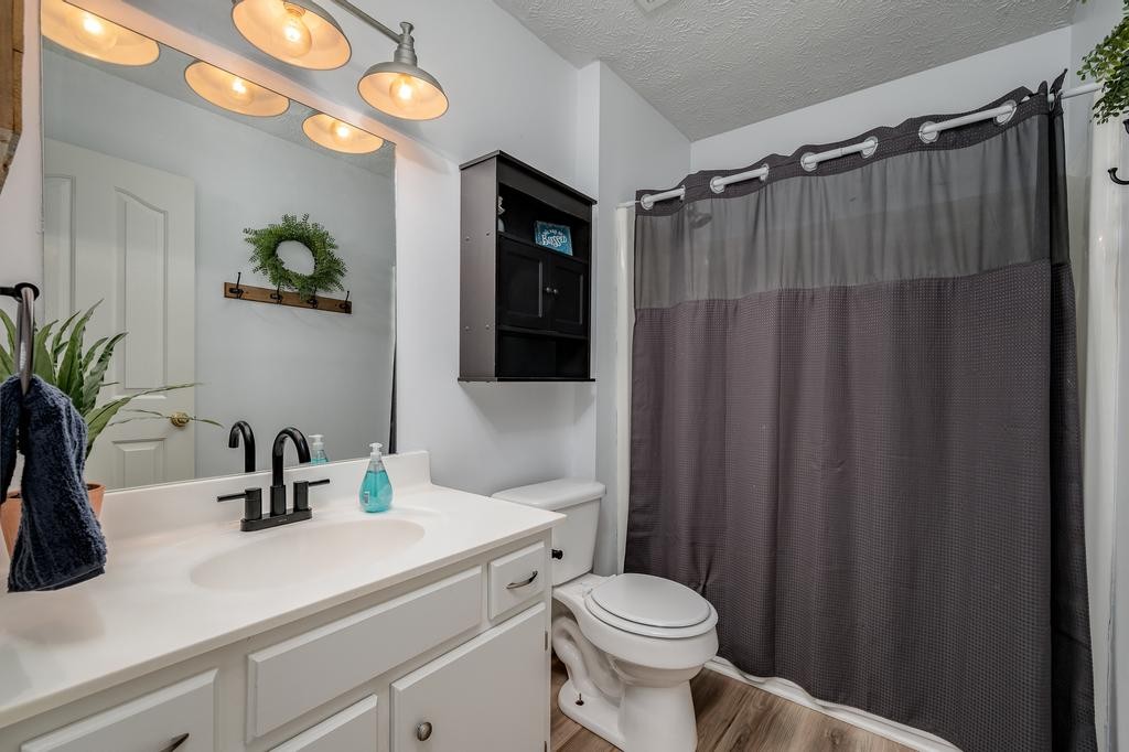 636 Crescent Road Murfreesboro, TN 37128 - Photo 13 of 22 a bathroom with a sink a toilet and shower