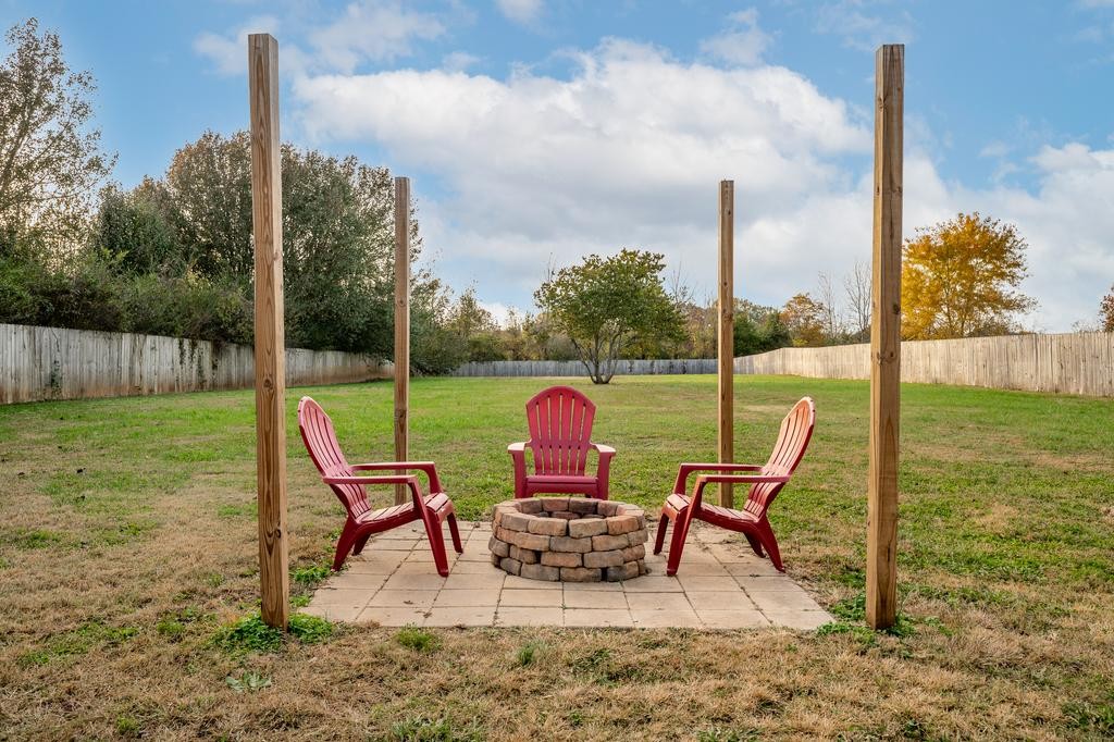 636 Crescent Road Murfreesboro, TN 37128 - Photo 19 of 22 a view of a patio with a table chairs and a backyard