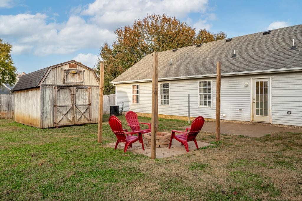636 Crescent Road Murfreesboro, TN 37128 - Photo 21 of 22 a backyard of a house with table and chairs