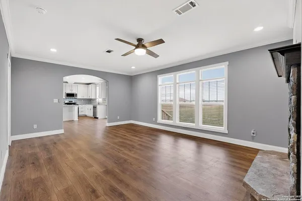 $259,900 | 173 Medina Verde Drive, Natalia, TX 78059