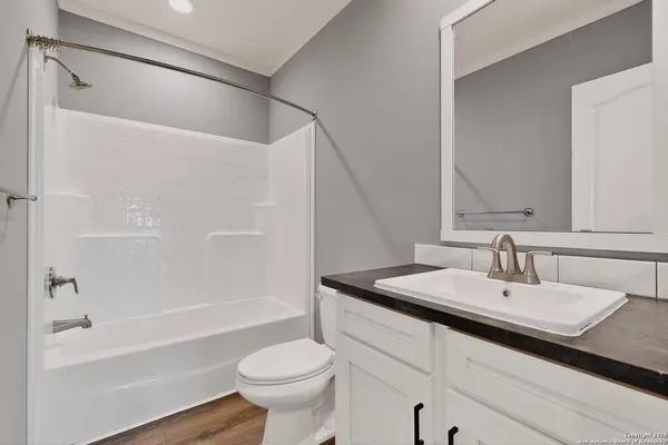 $259,900 | 173 Medina Verde Drive, Natalia, TX 78059