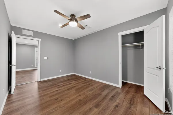 $259,900 | 173 Medina Verde Drive, Natalia, TX 78059