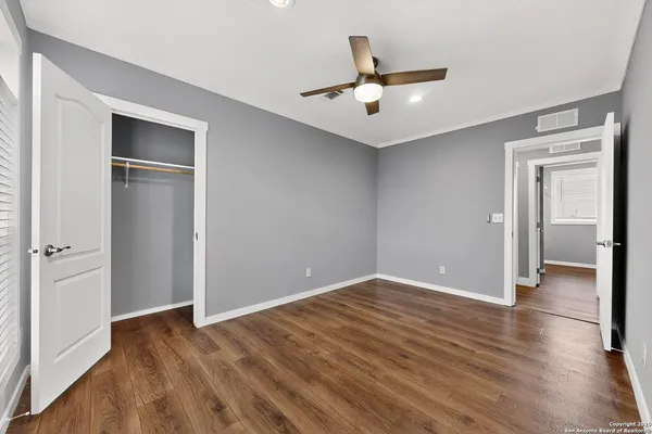 $259,900 | 173 Medina Verde Drive, Natalia, TX 78059