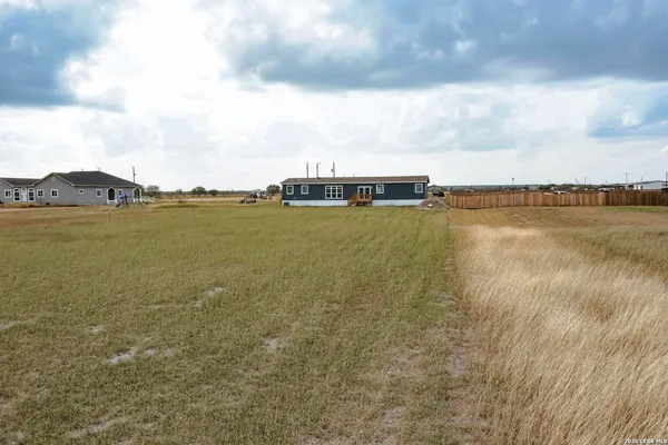 $259,900 | 173 Medina Verde Drive, Natalia, TX 78059